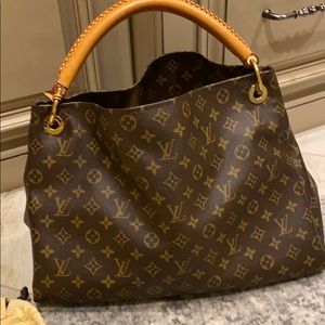 Authentic Artsy MM Louis Vuitton Handbag